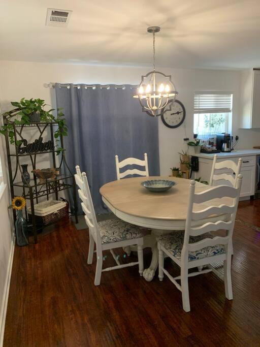 Вилла Walnut Grove 2Bd 1Bath Окхерст Экстерьер фото